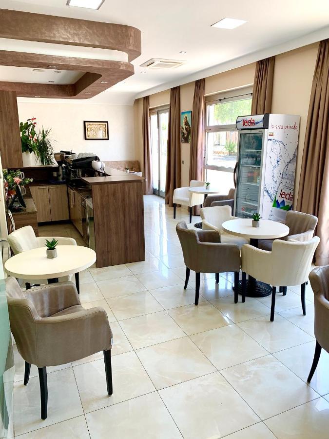 Hotel Glorija Medugorje Bagian luar foto